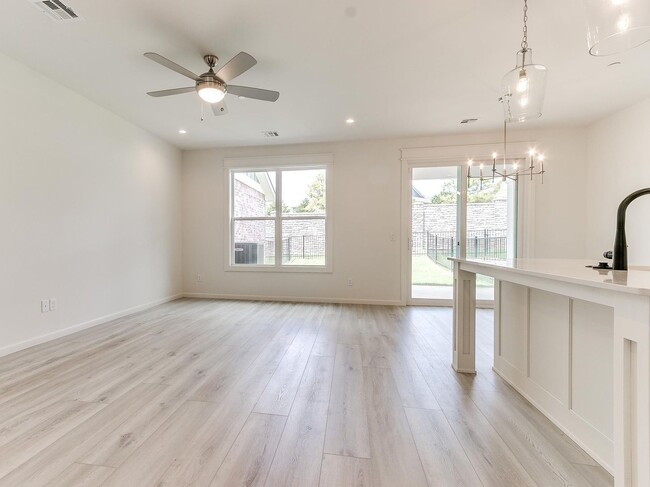 Building Photo - Luxury, Zero Maintenance Living Edmond Tow...