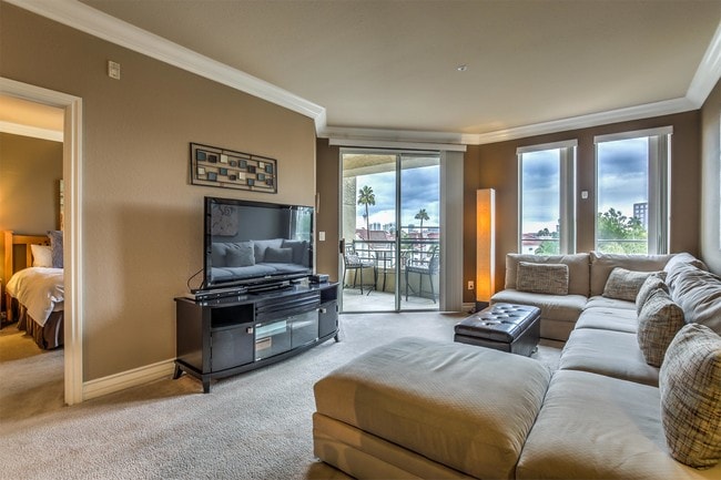 Building Photo - 230 E Flamingo Rd