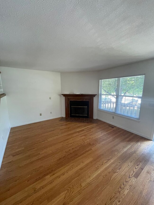 Building Photo - 403 Pheasant Run