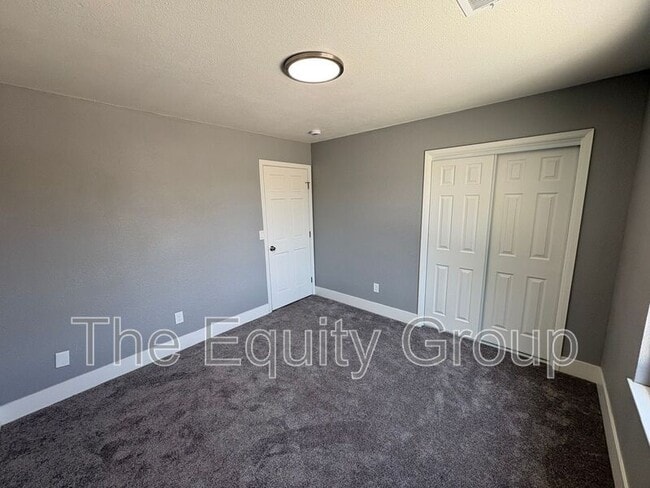 Building Photo - 609 S Acacia Dr