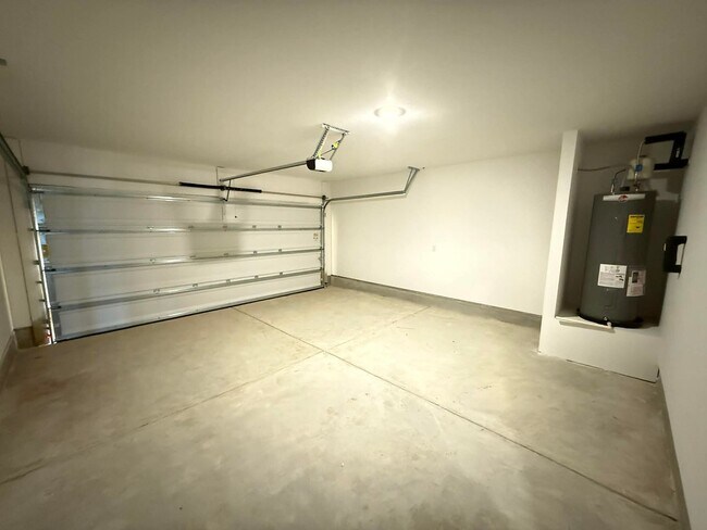 Building Photo - MOVE-IN SPECIAL - LIMITED OFFER!! Four Bedroom/Two Bath - Summerdale