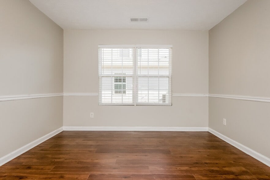 Building Photo - 717 Douglass Cir