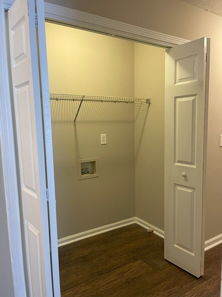 Building Photo - 3790 Oak Park Dr