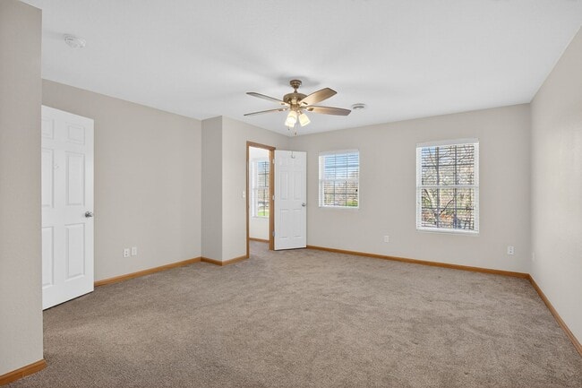 Building Photo - 3 Bedroom 3.5 bath