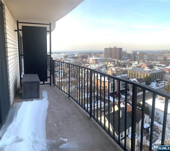 Building Photo - 1590 Anderson Ave