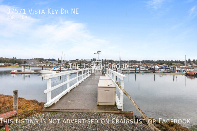 Building Photo - Sun-filled 2 bed on Hansville waterfront