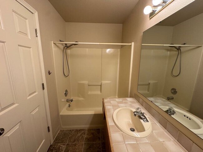 Building Photo - GREAT HOME IN CASCADE PARK. 3 bedrooms, 2 ...