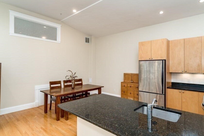Building Photo - 15 Valentine St