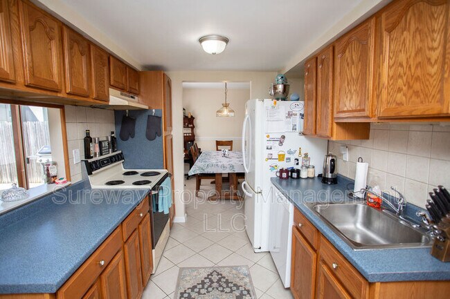 Building Photo - 207 Empress Ct