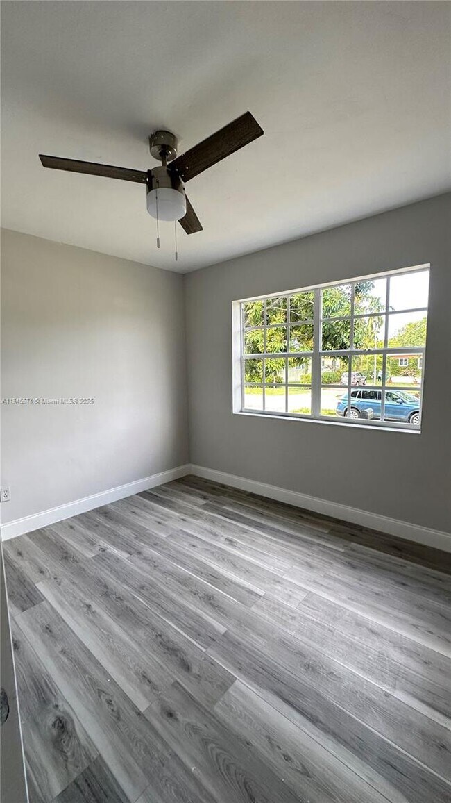 Building Photo - 8350 SW 32nd St
