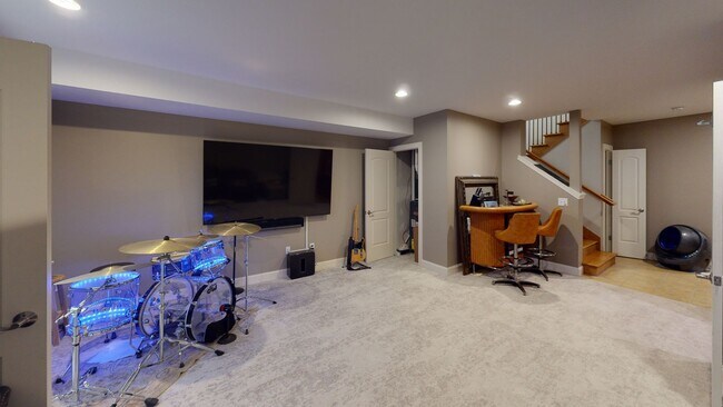 Building Photo - River View Townhome in the East Bank