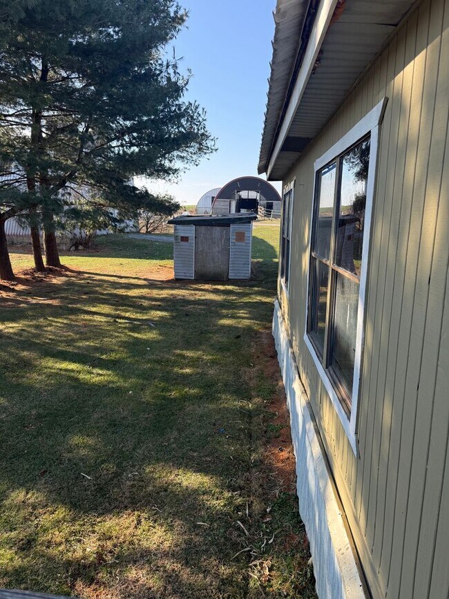 Building Photo - 662 Shippensburg Rd