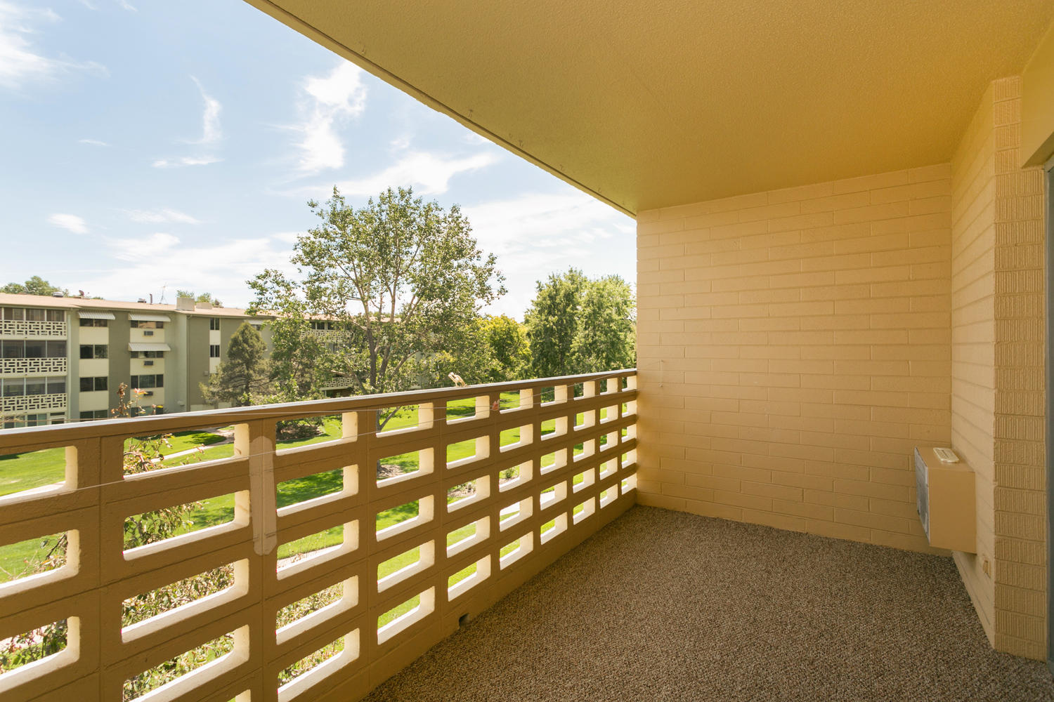 Building Photo - 615 S Alton Way