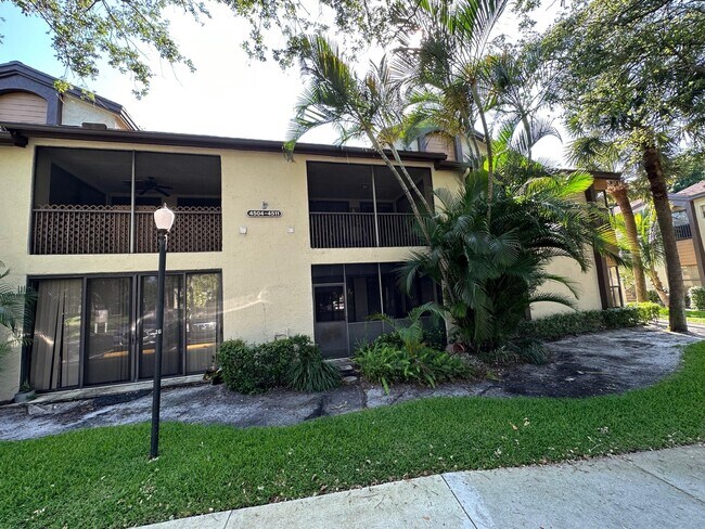 Building Photo - 4509 Carambola Cir S