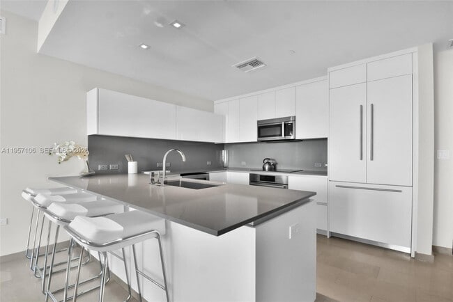 Building Photo - 88 SW 7th St