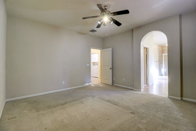 Building Photo - 15359 W Columbine Dr