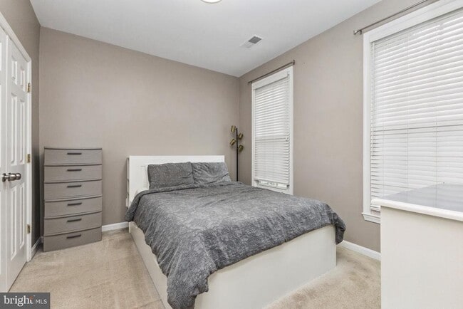 Building Photo - 46738 Oakmere Terrace