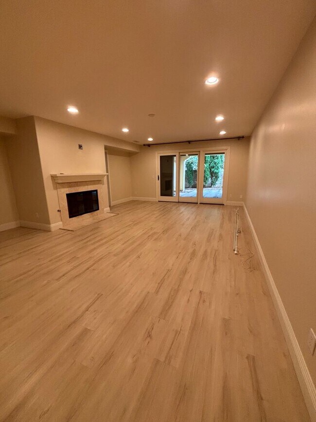Building Photo - Beautiful 3BD 3.5BA House in La Jolla