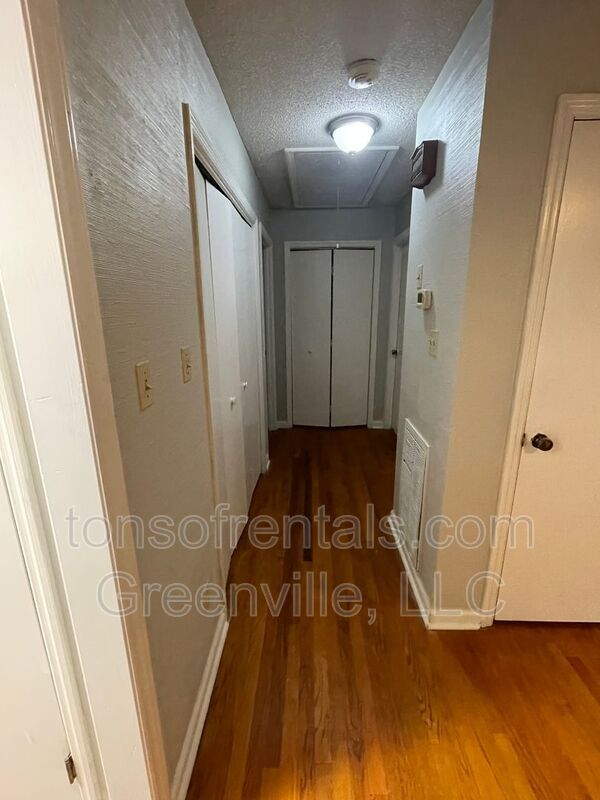 Building Photo - 100 Pinebrook Rd