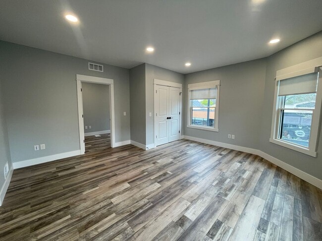 Building Photo - Beautiful One Bedroom in Cherry Hill - All Utilities Including WiFi are included!