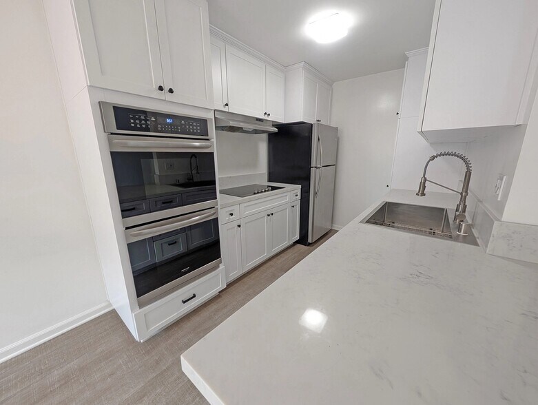 Building Photo - 118 S Wetherly Dr