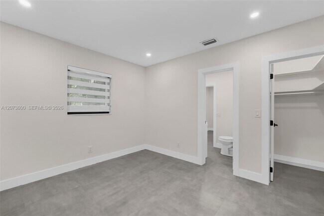 Building Photo - 345 Sarto Ave