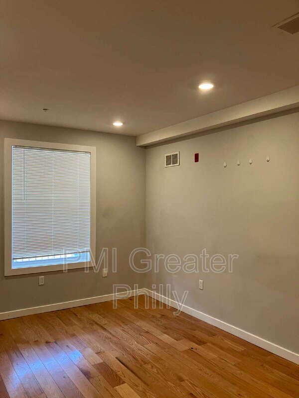 Building Photo - 332 N 62nd St