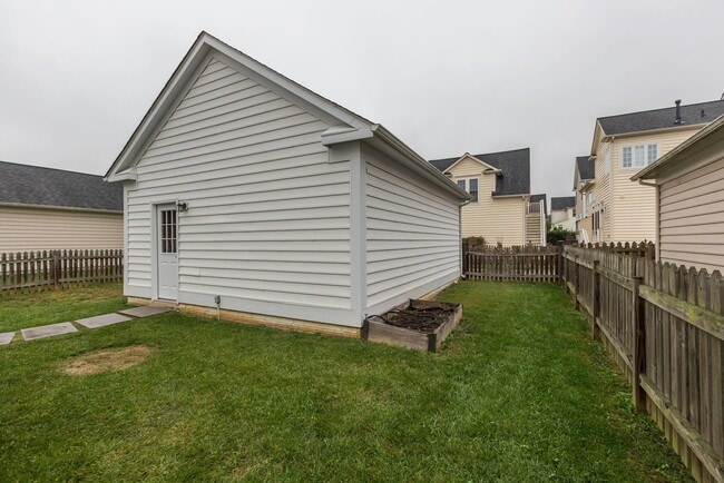 Building Photo - 2705 Mae Wade Ave