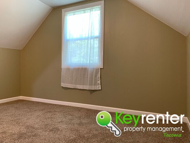 Building Photo - Recently Remodeled 3bd/1.5Bath Tacoma House!