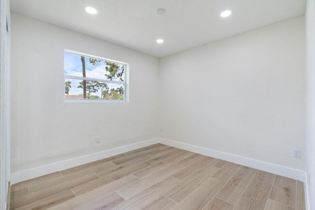 Building Photo - 930 Rutherford Ln