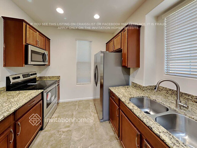 Building Photo - 1389 S Moccasin Trail