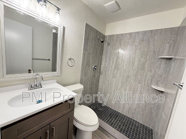 Building Photo - 1527 Leeway Ave