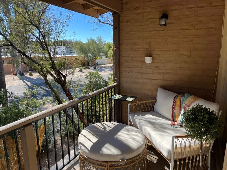 Building Photo - 2 W Greenock Dr