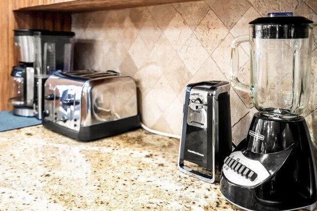 Building Photo - 1006 SE 6th St