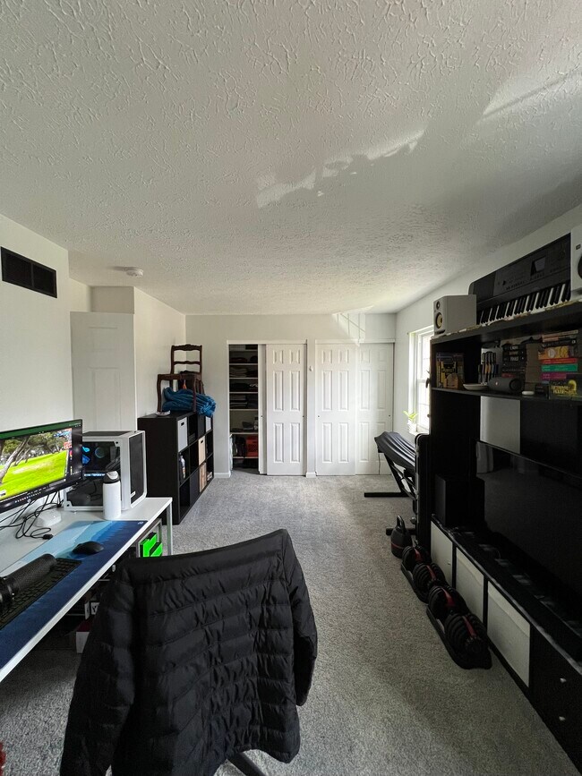 Building Photo - 10767 Fallsington Ct