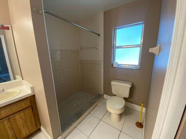 Building Photo - 3/2 East Orlando home -$500 OFF THE FIRST MONTH'S RENT