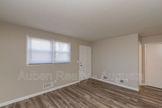 Building Photo - 1602 Johns Rd