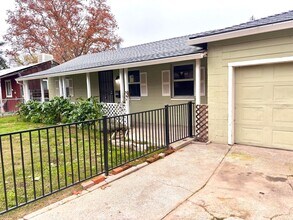 Building Photo - Edi2324/Jill2343