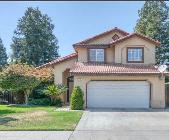 Building Photo - Beautiful Madera Home