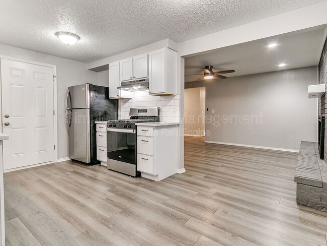 Building Photo - 606 Elmwood Dr