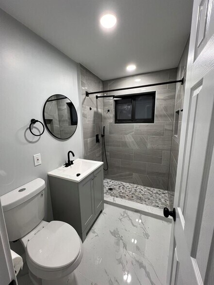 Building Photo - 285 NE 43rd St