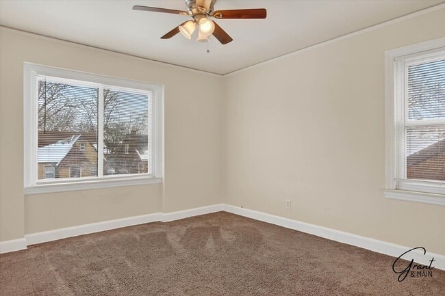 Building Photo - $1350 3 bedrooms