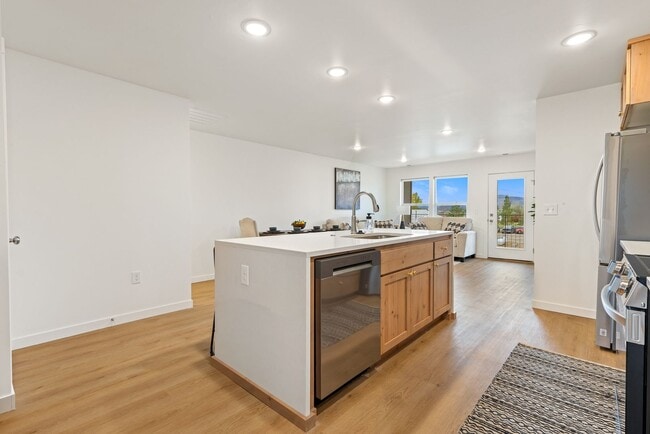 Building Photo - New Construction! Free first month rent
