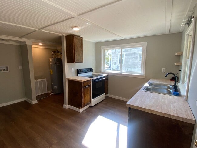 Building Photo - 2 Bedroom 1 Bath Home in Greeneville, TN