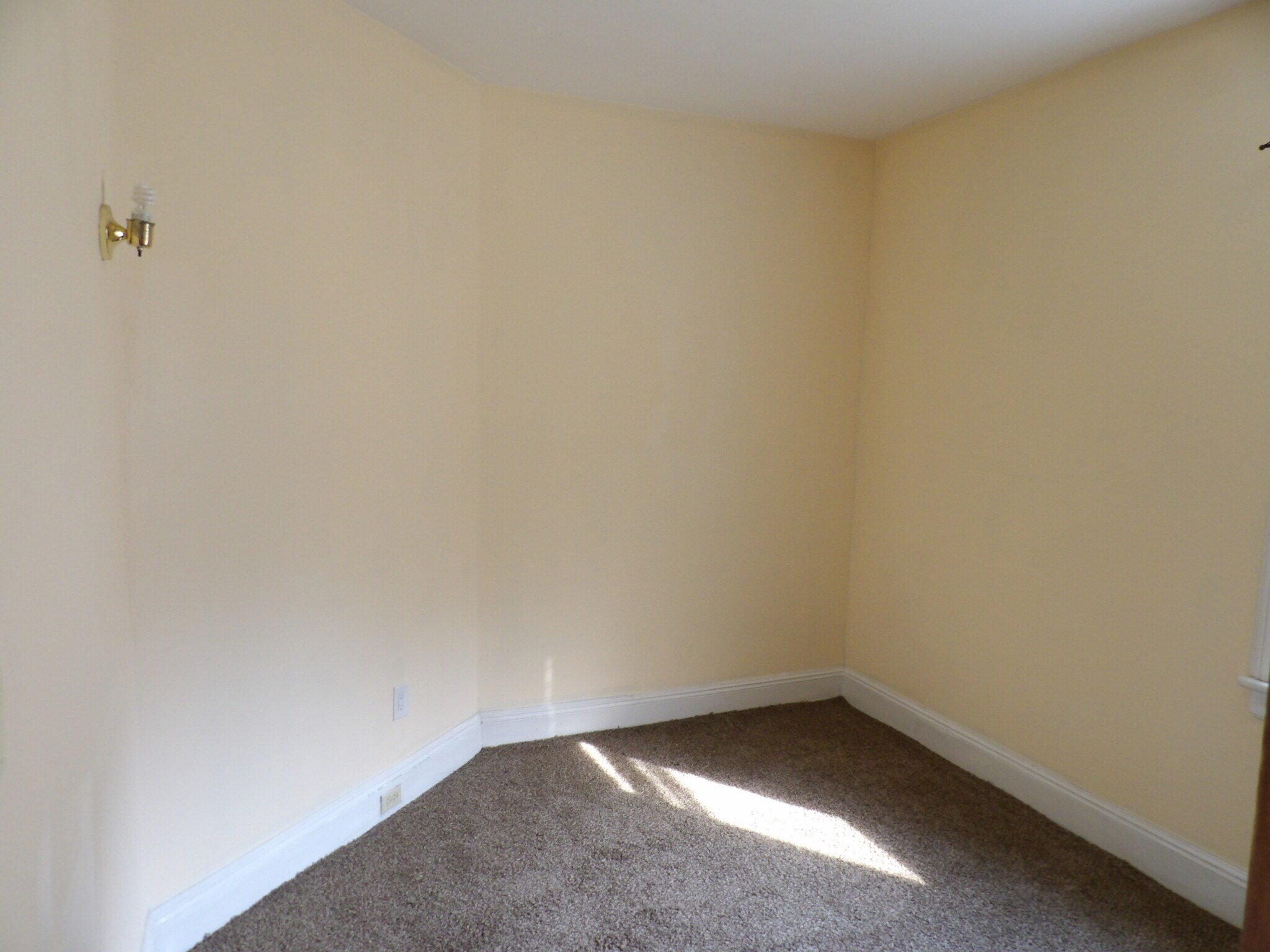 Den - 112 Jackson Ave