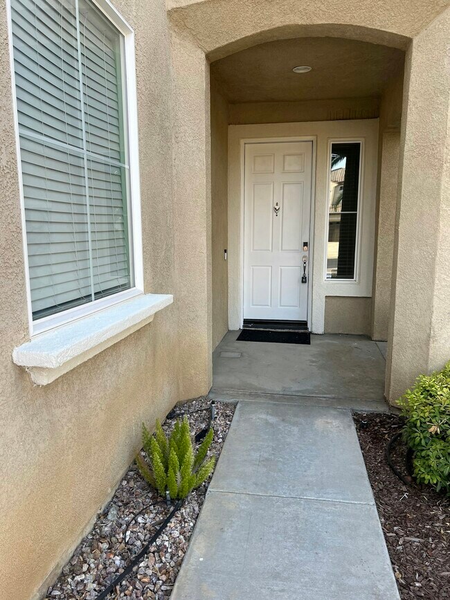 Building Photo - 23990 Hollingsworth Dr