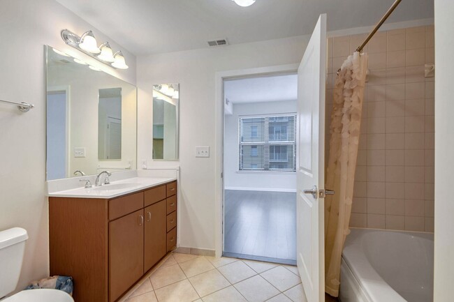 Building Photo - Concierge Building! Available Now! 1 Bed +...