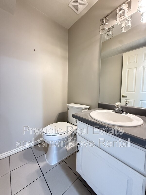 Building Photo - 3408 S Huntington Dr
