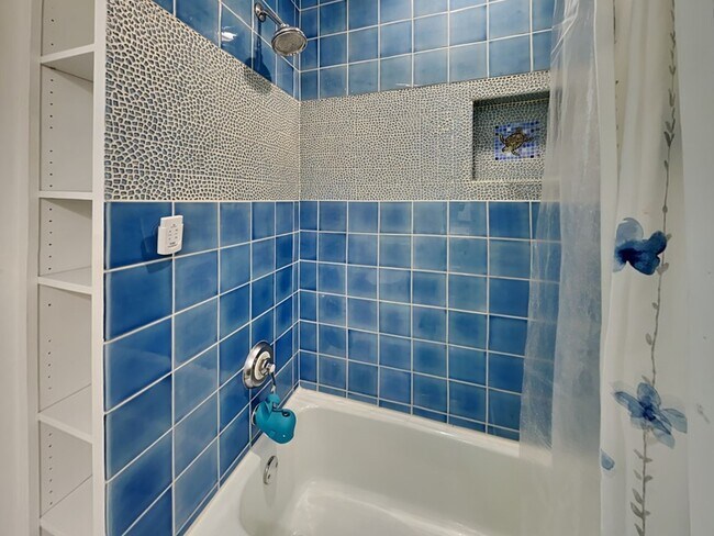 Building Photo - 6915 Forestglade Cir