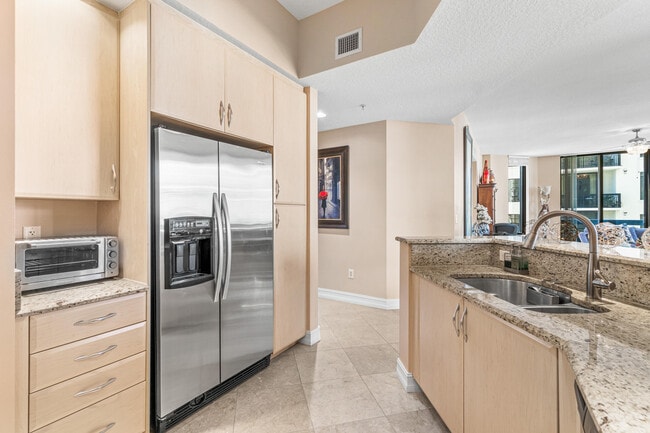 Building Photo - 701 S Olive Ave